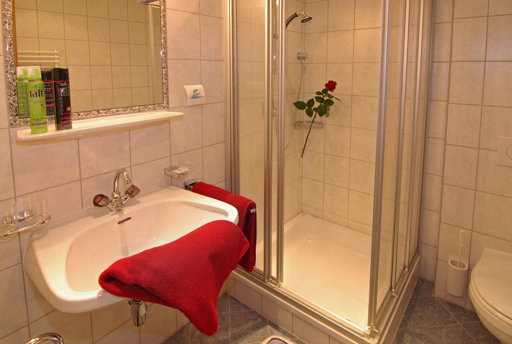 Hotel Garni Romantik Fügen Pokój zdjęcie